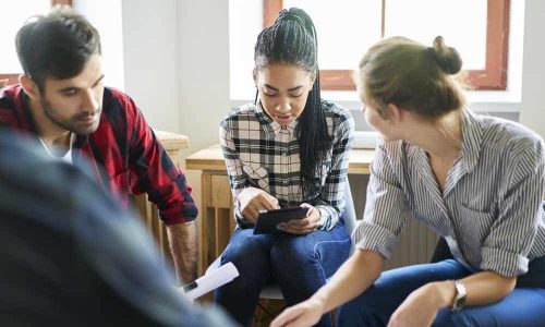 Young-concentrated-professionals-collaborating-on-design-planning-and-searching-useful-information